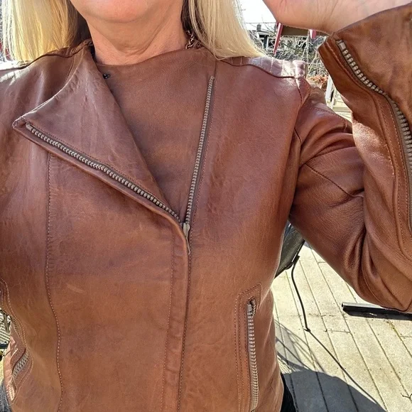 Xl Gap Edition vintage leather coat in cognac color. Buttery soft w cool details - Picture 9 of 16
